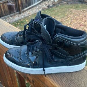 Air Jordan’s Retro Mid-SE casual Shoe.